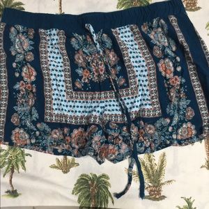 Gypsies & mounds women’s short size xl